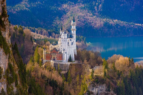 Das Schloss Neuschwanstein bei Fuessen, Bayern, Deutschland